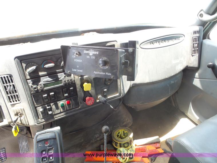 image for item L2875 2006 International 7400 dump truck