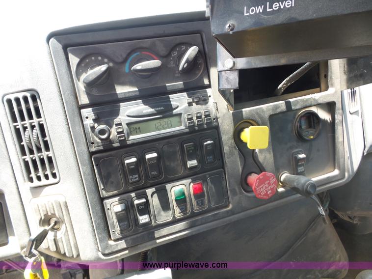 image for item L2875 2006 International 7400 dump truck