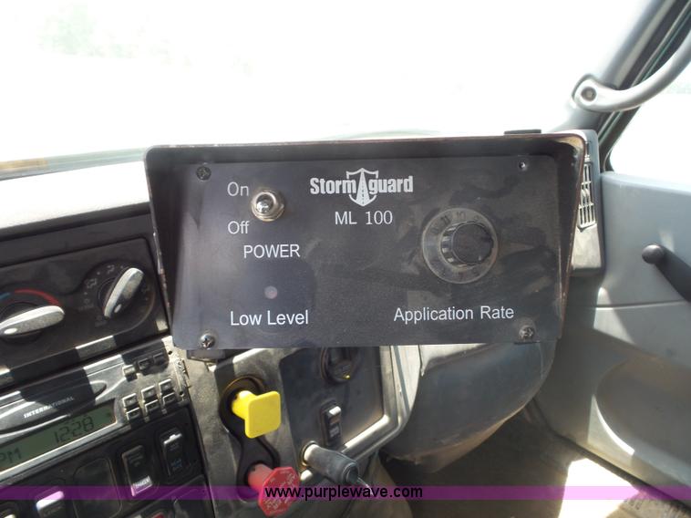 image for item L2875 2006 International 7400 dump truck