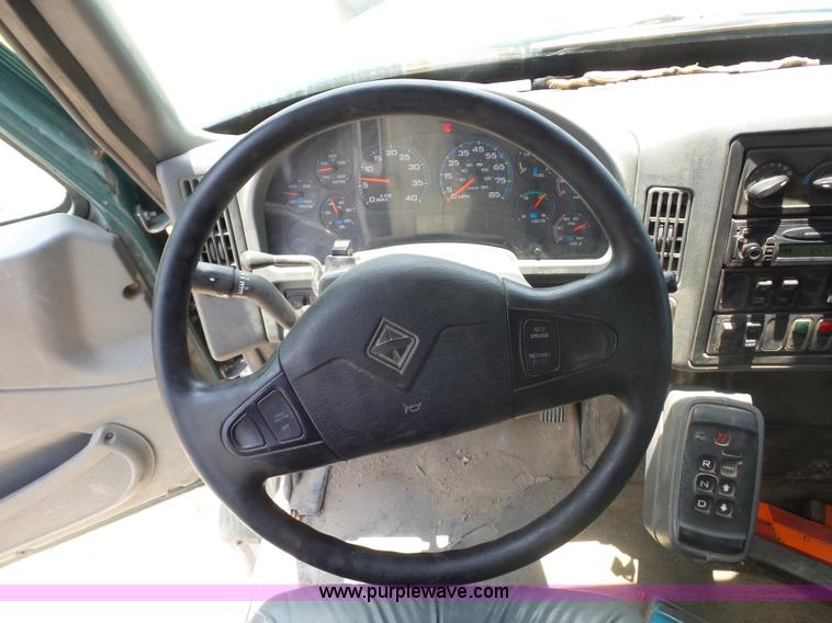 image for item L2875 2006 International 7400 dump truck