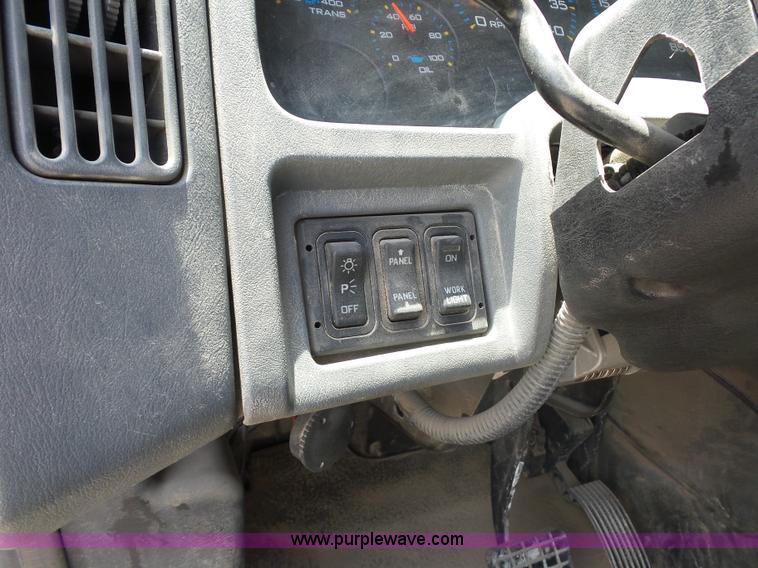 image for item L2875 2006 International 7400 dump truck