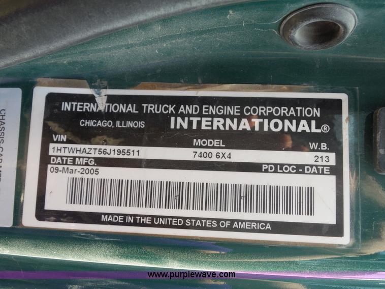 image for item L2875 2006 International 7400 dump truck