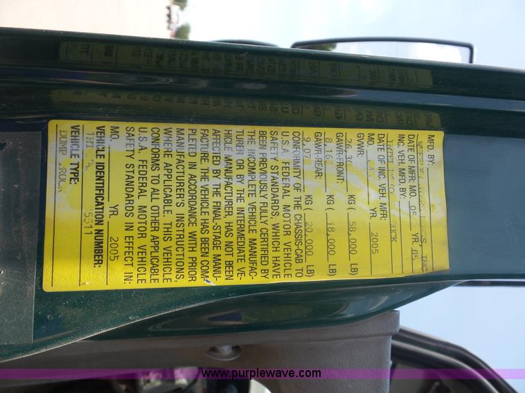 image for item L2875 2006 International 7400 dump truck