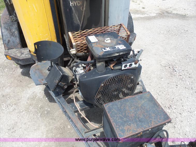 image for item L4871 1993 Crafco EZ Pour melter applicator