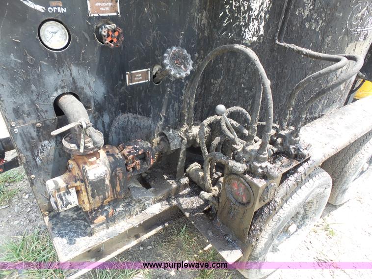 image for item L4871 1993 Crafco EZ Pour melter applicator