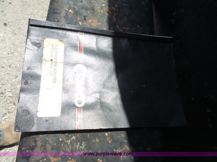 image for item L4871 1993 Crafco EZ Pour melter applicator