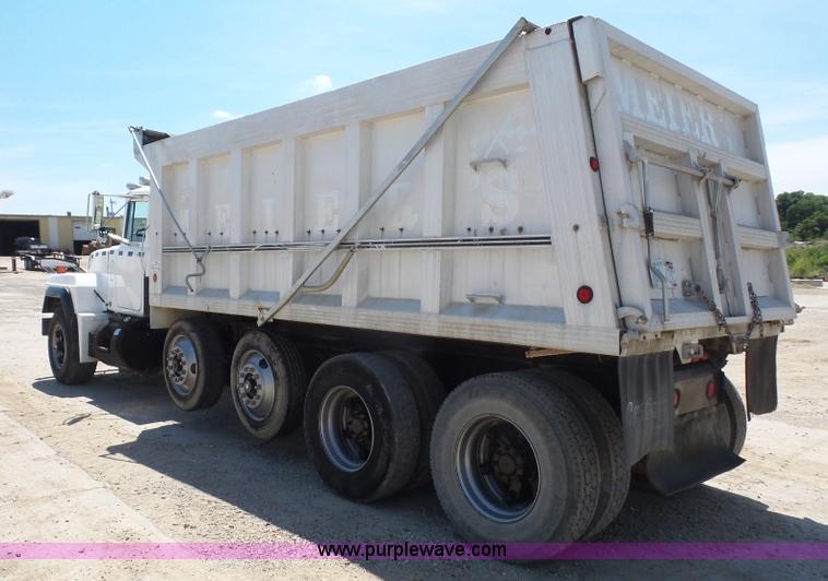 image for item L4885 1993 Mack RD690S dump truck