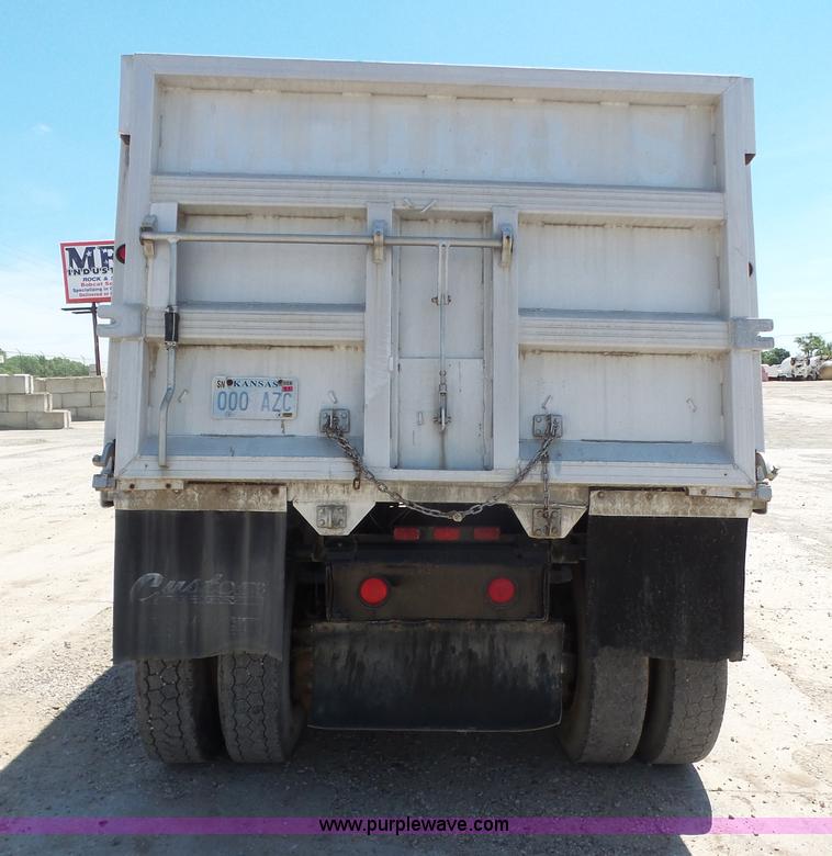 image for item L4885 1993 Mack RD690S dump truck