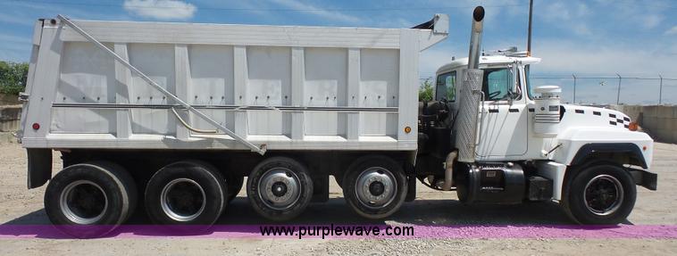 image for item L4885 1993 Mack RD690S dump truck