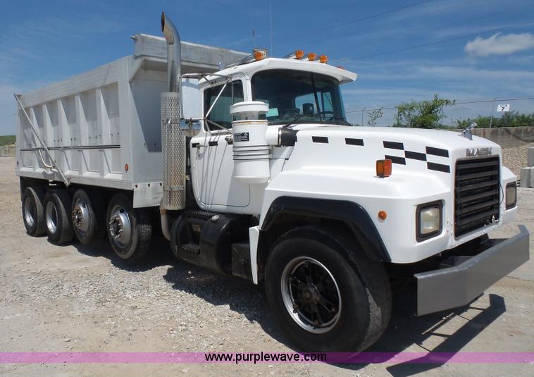 image for item L4885 1993 Mack RD690S dump truck