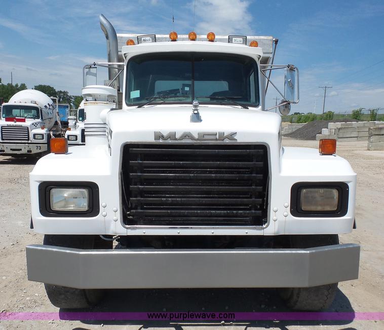 image for item L4885 1993 Mack RD690S dump truck