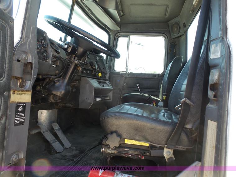 image for item L4885 1993 Mack RD690S dump truck