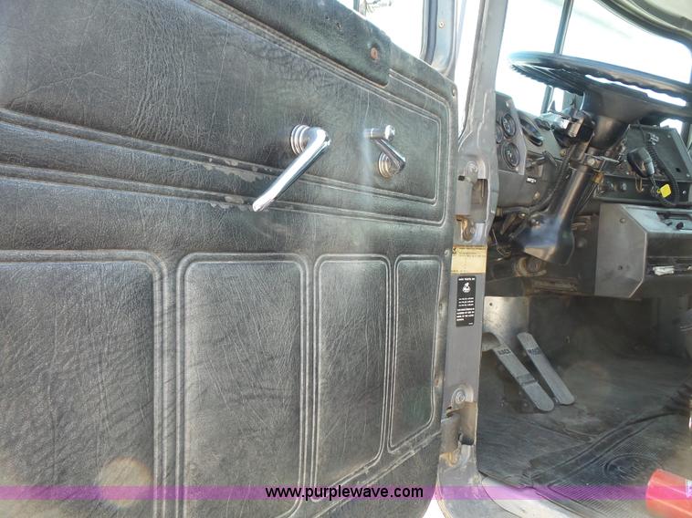 image for item L4885 1993 Mack RD690S dump truck