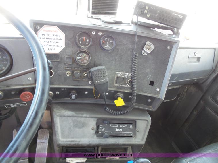 image for item L4885 1993 Mack RD690S dump truck