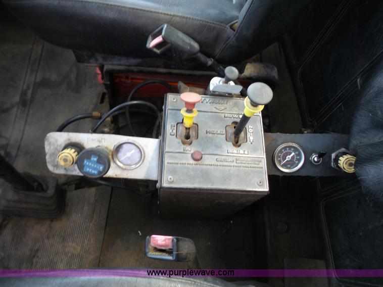 image for item L4885 1993 Mack RD690S dump truck