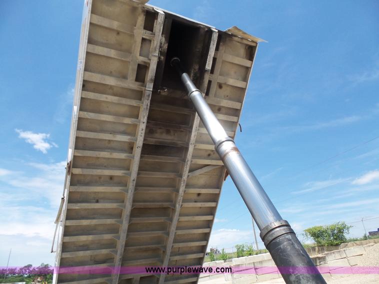 image for item L4885 1993 Mack RD690S dump truck