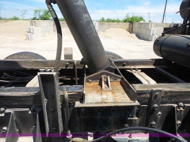 image for item L4885 1993 Mack RD690S dump truck