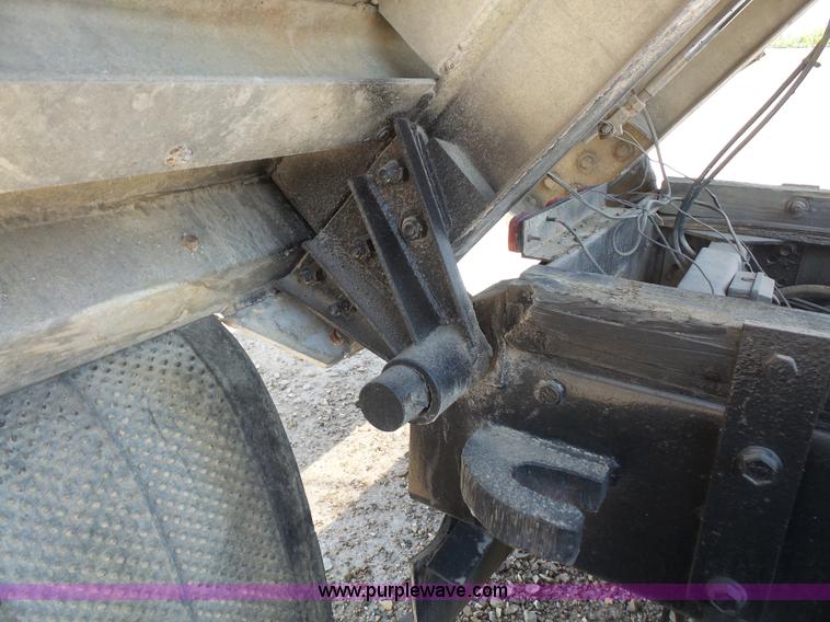 image for item L4885 1993 Mack RD690S dump truck