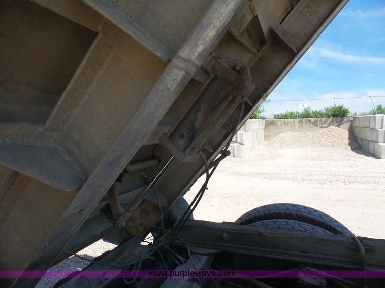 image for item L4885 1993 Mack RD690S dump truck