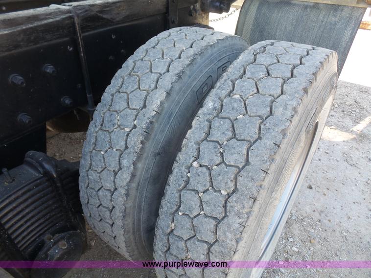 image for item L4885 1993 Mack RD690S dump truck