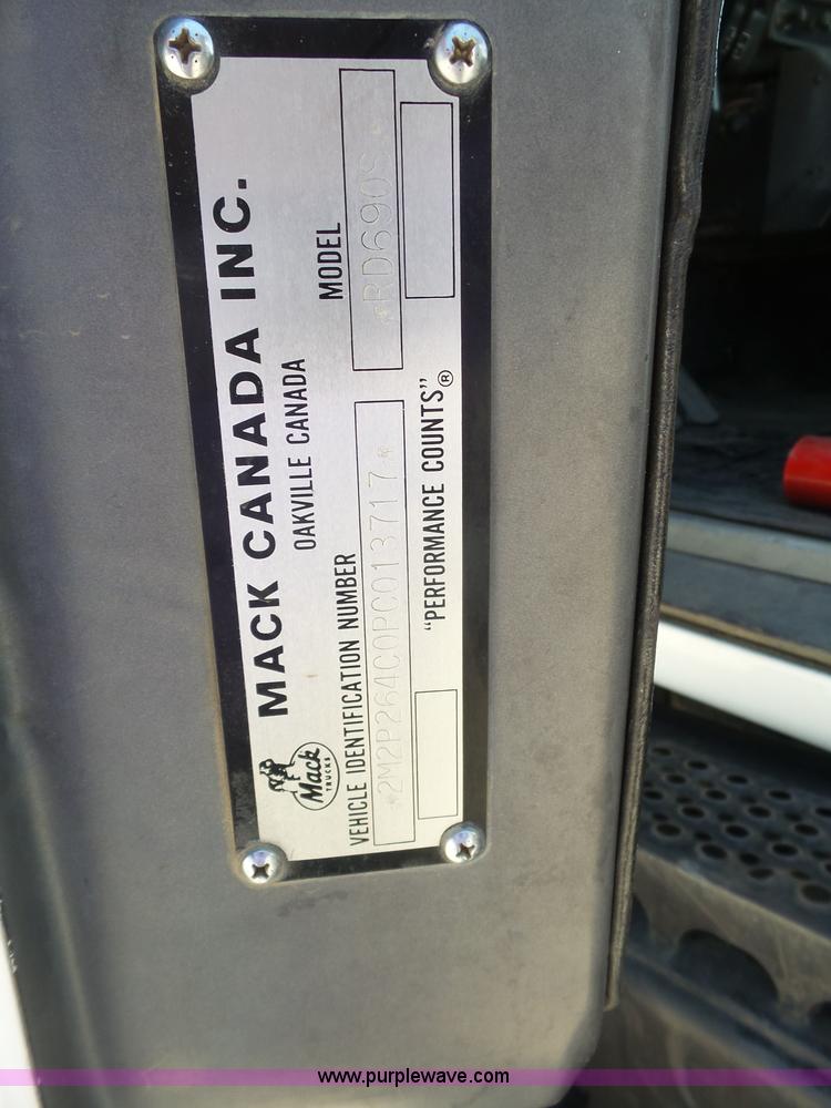 image for item L4885 1993 Mack RD690S dump truck