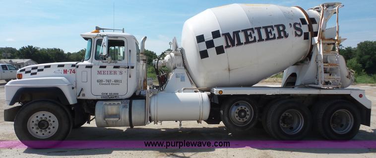 image for item L4886 1995 Mack RD690S mixer truck