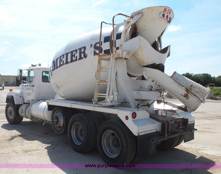 image for item L4886 1995 Mack RD690S mixer truck