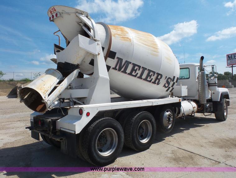 image for item L4886 1995 Mack RD690S mixer truck