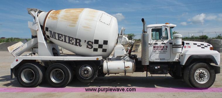 image for item L4886 1995 Mack RD690S mixer truck