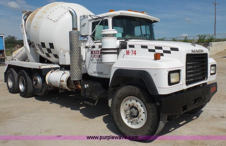 image for item L4886 1995 Mack RD690S mixer truck