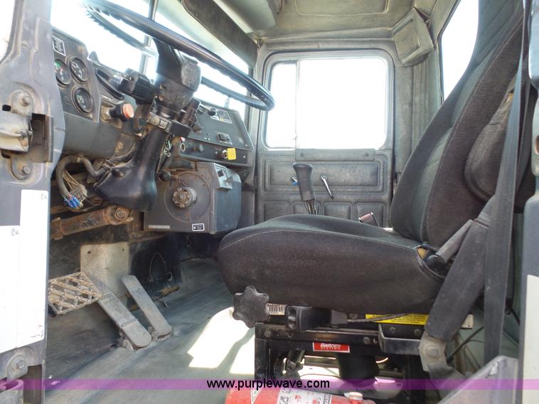 image for item L4886 1995 Mack RD690S mixer truck