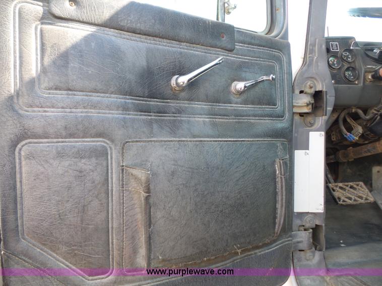 image for item L4886 1995 Mack RD690S mixer truck