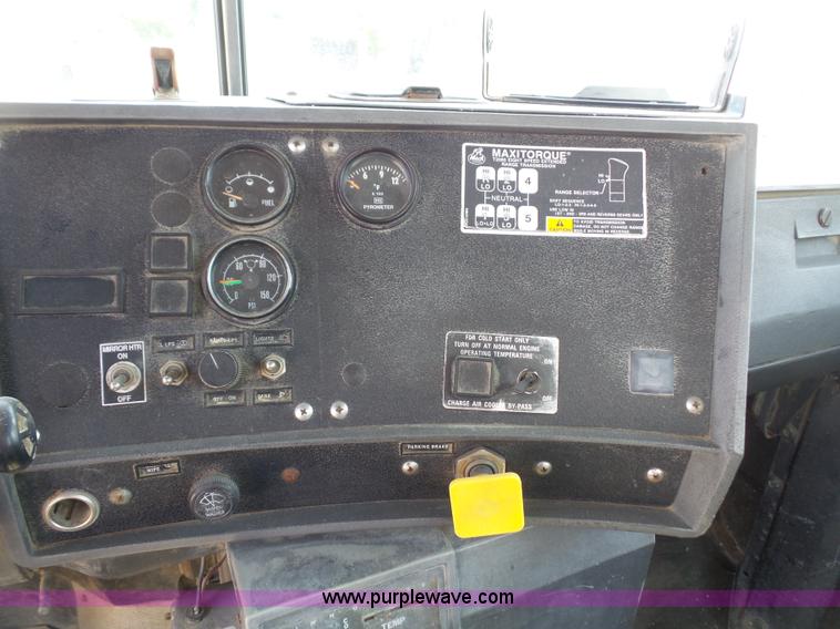 image for item L4886 1995 Mack RD690S mixer truck