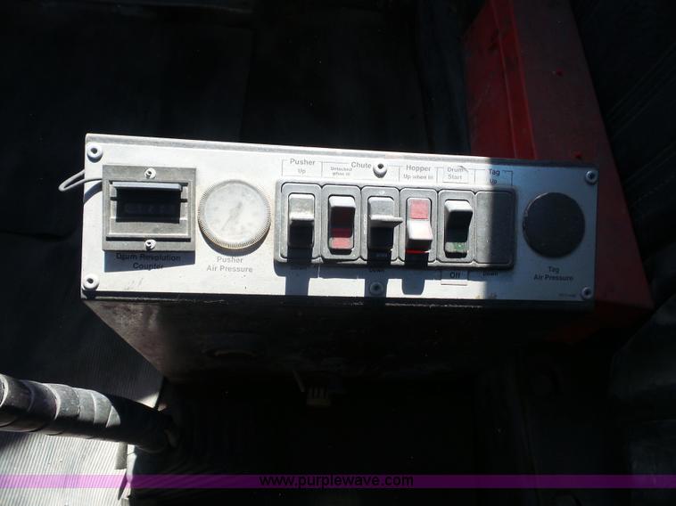 image for item L4886 1995 Mack RD690S mixer truck