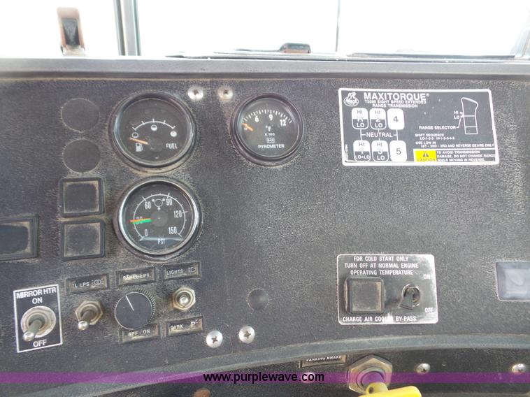 image for item L4886 1995 Mack RD690S mixer truck