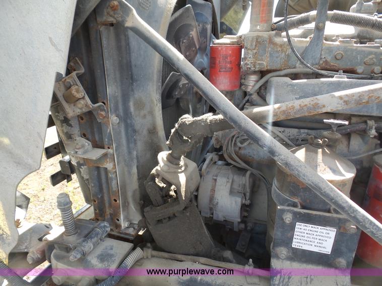 image for item L4886 1995 Mack RD690S mixer truck