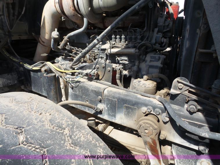 image for item L4886 1995 Mack RD690S mixer truck