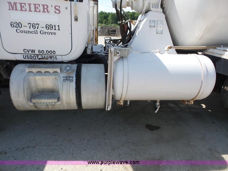 image for item L4886 1995 Mack RD690S mixer truck