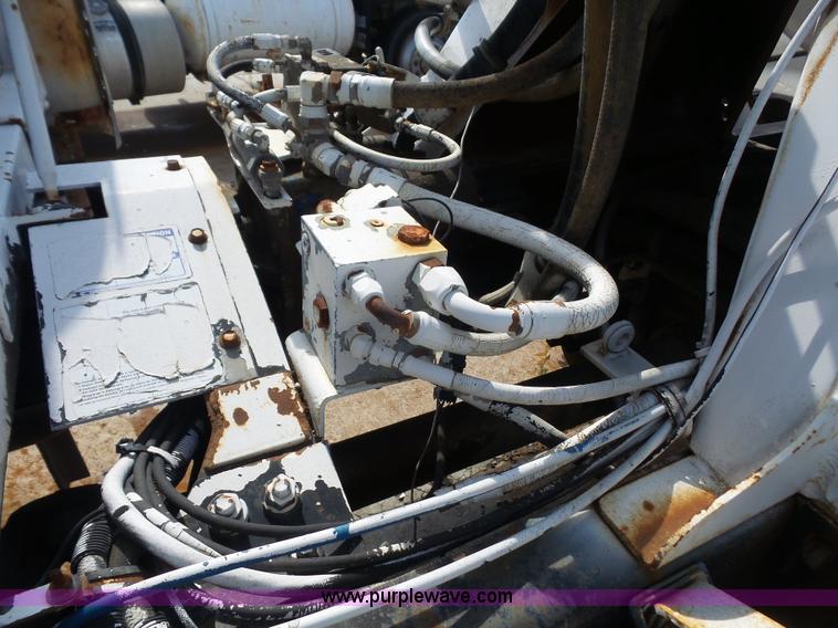 image for item L4886 1995 Mack RD690S mixer truck