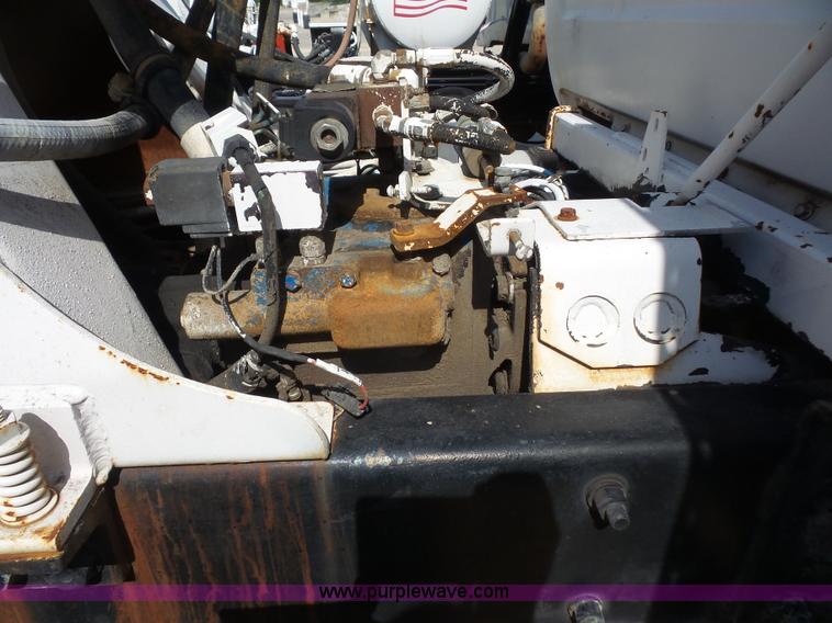 image for item L4886 1995 Mack RD690S mixer truck