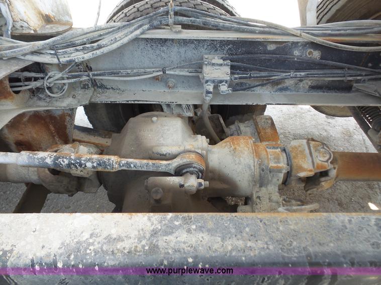 image for item L4886 1995 Mack RD690S mixer truck