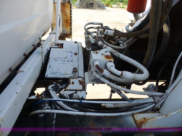 image for item L4886 1995 Mack RD690S mixer truck