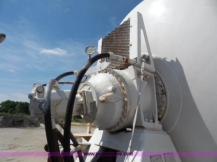 image for item L4886 1995 Mack RD690S mixer truck