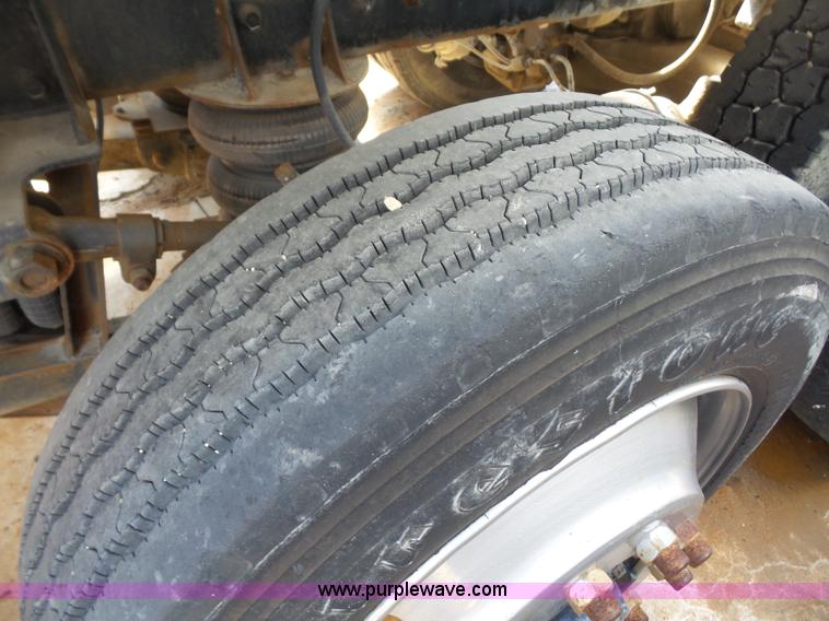 image for item L4886 1995 Mack RD690S mixer truck