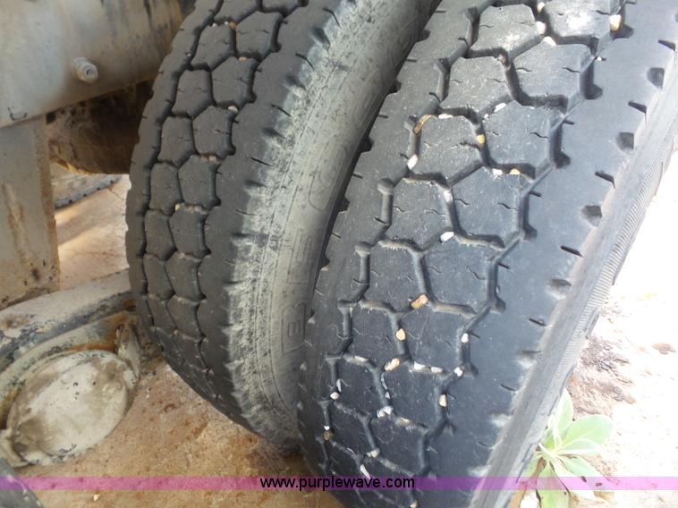 image for item L4886 1995 Mack RD690S mixer truck