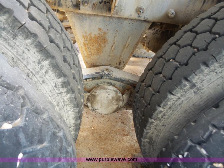 image for item L4886 1995 Mack RD690S mixer truck