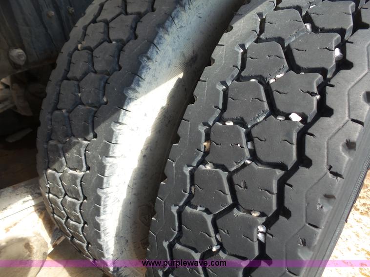 image for item L4886 1995 Mack RD690S mixer truck