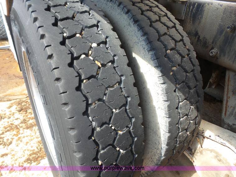 image for item L4886 1995 Mack RD690S mixer truck