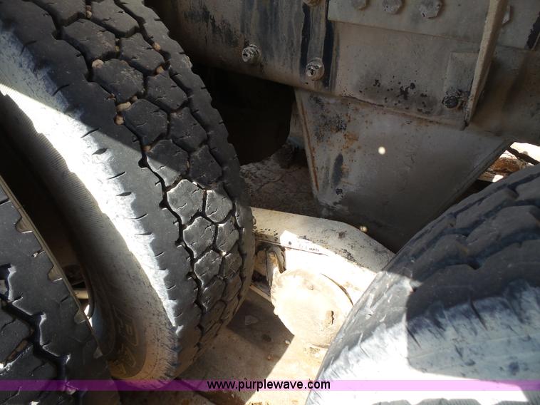 image for item L4886 1995 Mack RD690S mixer truck