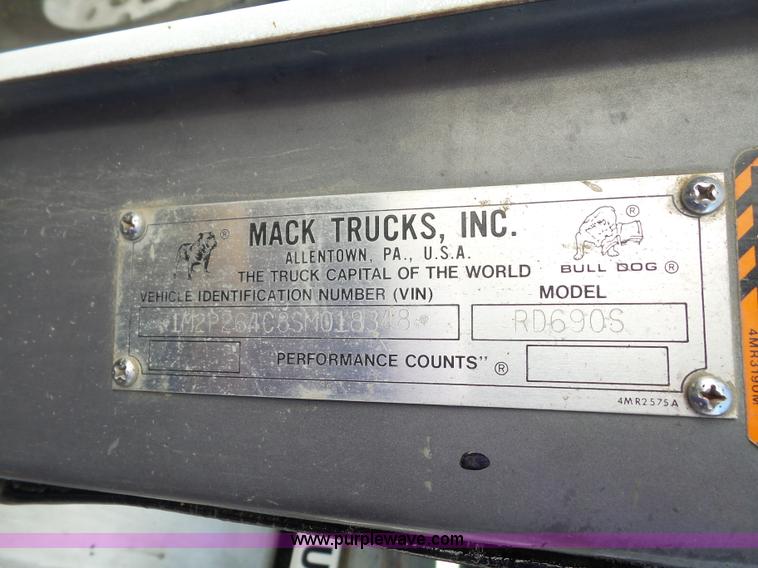 image for item L4886 1995 Mack RD690S mixer truck